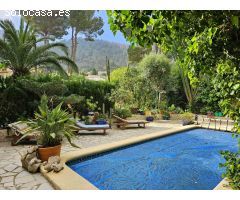 Chalet independiente, con 140 m² construidos sobre una parcela de 900 m²