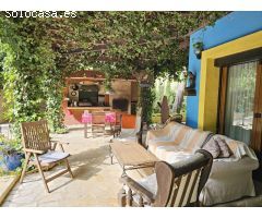 Chalet independiente, con 140 m² construidos sobre una parcela de 900 m²