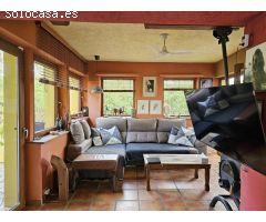 Chalet independiente, con 140 m² construidos sobre una parcela de 900 m²