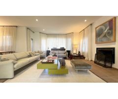 Hermosa villa con amplias habitaciones a unos metros del mar en Las Rotas, Denia