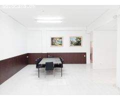 Amplio local comercial + almacén en el centro urbano de Dénia