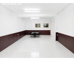 Amplio local comercial + almacén en el centro urbano de Dénia