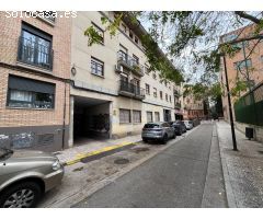 Plaza de garaje junto a edificio Trovador.