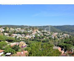 Excelente parcela con vistas panorámicas en Les Ginesteres