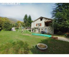 Casa a quatre vents  amb piscina a PLANOLES