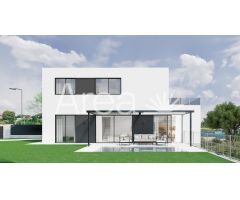 Exclusivas viviendas de obra nueva en construcción con jardín y piscina privada