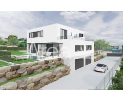 Exclusivas viviendas de obra nueva en construcción con jardín y piscina privada