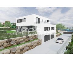 Exclusivas viviendas de obra nueva en construcción con jardín y piscina privada