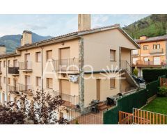 Exclusiva planta baja con JARDÍN y GARAJE  privado, y vistas espectaculares en Ribes de Freser