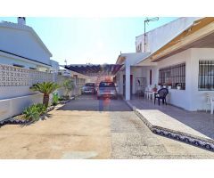 ¡Oportunidad de chalet en primera linea de playa en Guardamar del Segura!