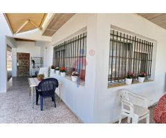 ¡Oportunidad de chalet en primera linea de playa en Guardamar del Segura!
