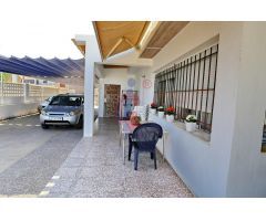 ¡Oportunidad de chalet en primera linea de playa en Guardamar del Segura!