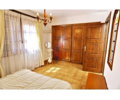 ¡Estupendo bungalow en urbanización Benamor con 4 dormitorios y garaje!