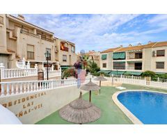 ¡Precioso bungalow adosado de 4 dormitorios en las Viñas, Guardamar del Segura!