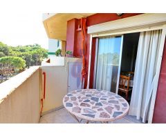Apartamento con vistas a la pinada, trastero y dos plazas de garaje.