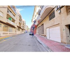Local comercial en venta a escasos metros del paseo marítimo de Guardamar