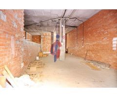 Local comercial en venta a escasos metros del paseo marítimo de Guardamar