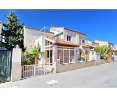 Preciosa casa en Residencial El Edén con 3 dormitorios y piscina comunitaria
