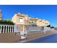 ¡Chalet adosado en venta a escasos metros de la playa de Guardamar del Segura!