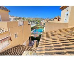 ¡Chalet adosado en venta a escasos metros de la playa de Guardamar del Segura!