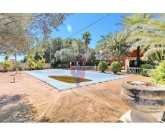 ¡Finca con parcela de 2000 metros cuadrados en venta en La Marina!