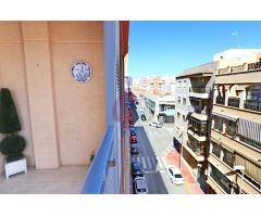¡En venta apartamento en última planta de tres dormitorios en Guardamar del Segura!