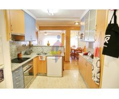 ¡Apartamento en venta en la Plaza de Pescadores, justo en el centro de Guardamar, con todo a mano!