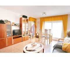 Apartamento con 3 dormitorios, 2 baños y piscina comunitaria Guardamar del Segura