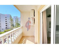 Bonito apartamento a 400 m de la playa de Guardamar, con 3 dormitorios y dos baños.
