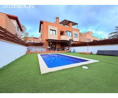PRECIOSA CASA A LA ZONA EIXAMPLE, AMB PISCINA