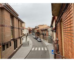 CALLE CERVANTES, JUNTO A LA PLAZA