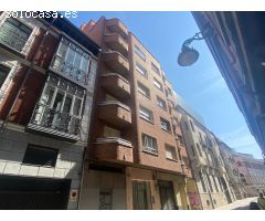 Inmobiliaria FinVall vende amplio piso para reformar en la calle Leopoldo Cano