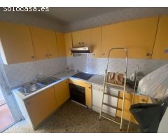 Inmobiliaria FinVall vende amplio piso para reformar en la calle Leopoldo Cano