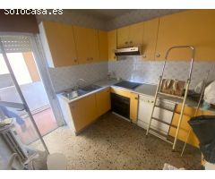 Inmobiliaria FinVall vende amplio piso para reformar en la calle Leopoldo Cano