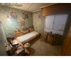 Inmobiliaria FinVall vende amplio piso para reformar en la calle Leopoldo Cano