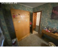 Inmobiliaria FinVall vende amplio piso para reformar en la calle Leopoldo Cano