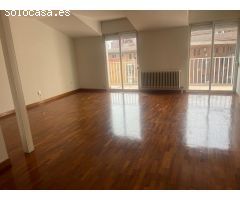 APARTAMENTO CENTRICO MUY LUMINOSO Y CON VISTAS AL PATIO DE LAS FRANCESAS