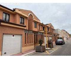 CHALET ADOSADO EN LA PILARICA