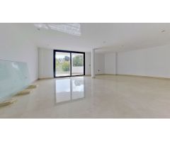 Villa de Lujo en Venta en Benalmádena Costa, Málaga