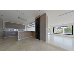 Villa de Lujo en Venta en Benalmádena Costa, Málaga
