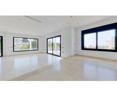 Villa de Lujo en Venta en Benalmádena Costa, Málaga