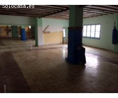 ESTUPENDO LOCAL EN LA CALLE PRINCIPAL COMERCIAL DE MANISES,IDEAL PARA NEGOCIO,A DOS CALLES,PRECIO SU