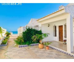 Villa en Guardamar. Primera línea con acceso directo a la playa