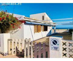 Villa en Guardamar. Primera línea con acceso directo a la playa