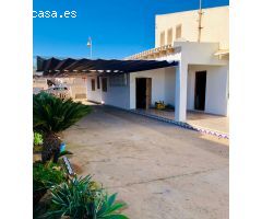 Villa en Guardamar. Primera línea con acceso directo a la playa