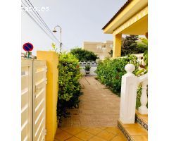 Villa privada con 6 habitaciones frente al mar en Guardamar playa.