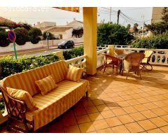 Villa privada con 6 habitaciones frente al mar en Guardamar playa.