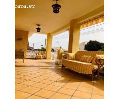 Villa privada con 6 habitaciones frente al mar en Guardamar playa.