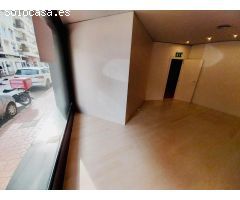 Se vende local comercial en avenida principal de Guardamar.