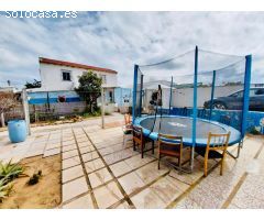 Casa con amplio terreno frente al mar en Guardamar.